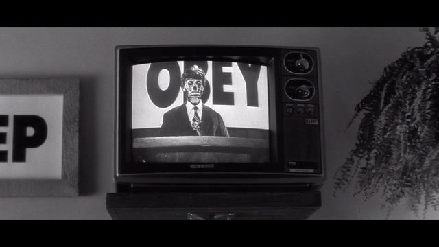 Мужчина одел очки и начал видеть реальный мир.