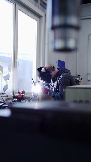 Мы же просили не смотреть…