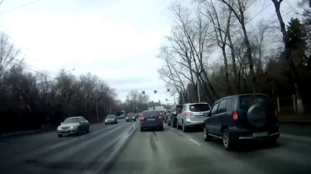 Догнали друг друга на улице Красный пусть в Омске