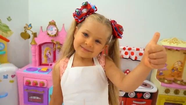 Диана делает фруктовое Мороженое для Ромы