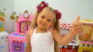 Диана делает фруктовое Мороженое для Ромы