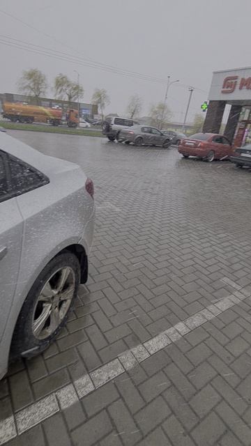 снег в апреле Строитель