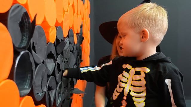 Оливер и Мама Готовятся к Хэллоуину! Весёлый Челлендж