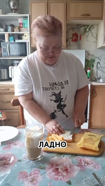 Бутерброд с маслом и сыром, ну очень захотелось😋