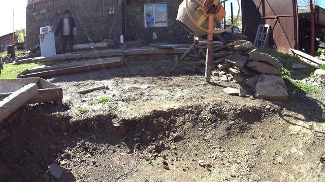 ЖИВЕМ В ДЕРЕВНЕ!ЯМОЧНЫЙ РЕМОНТ ДОРОГИ! НАСКИРДОВАЛИ ТРАВЫ!!ВЕТЕР ПОТРЕПАЛ ТЮЛЬПАНЫ!!