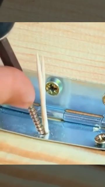 Что делать, если разболтались шурупы.

Лайфхак👌