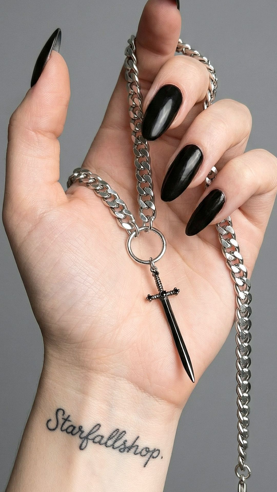 Кулон-меч на массивной цепочке 