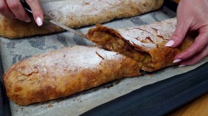 Штрудель с яблоками, изюмом и корицей - нежное вытяжное тесто и домашний соус 😋✨