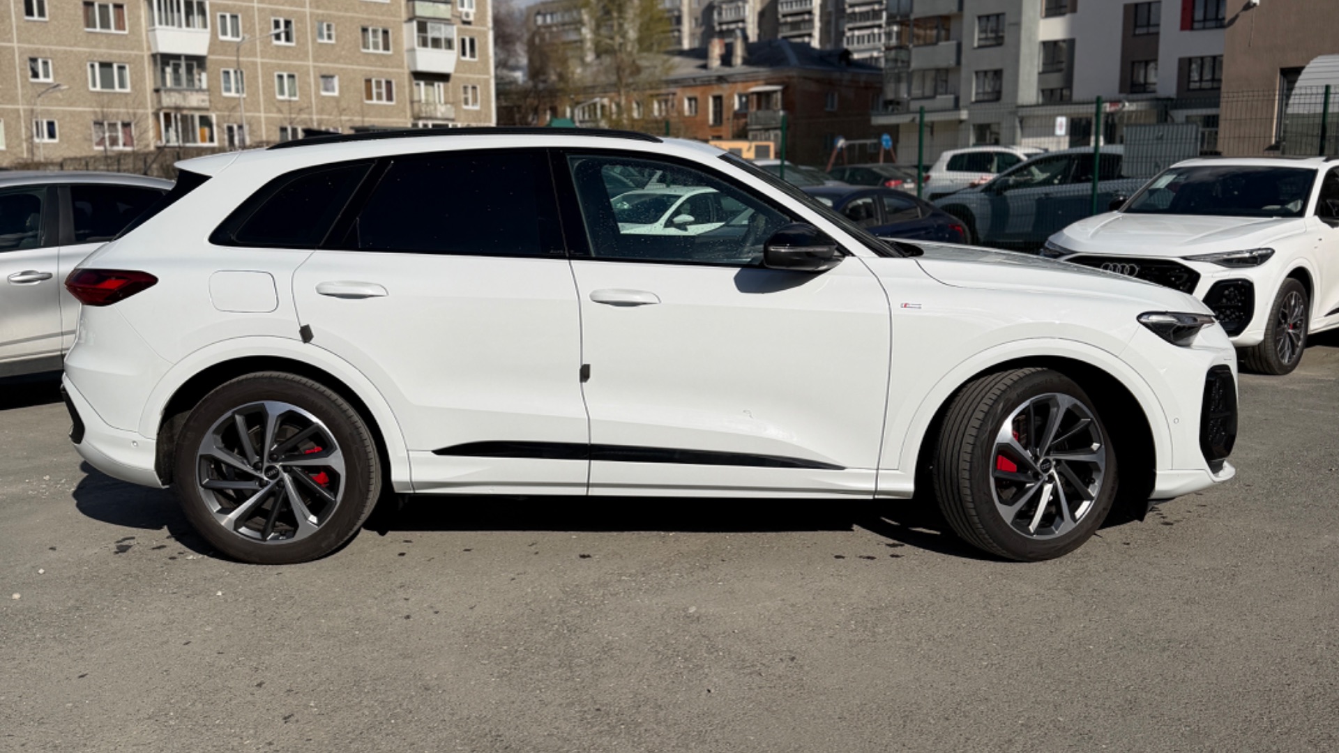 Сравнение китайской и немецкой Audi Q5 2026