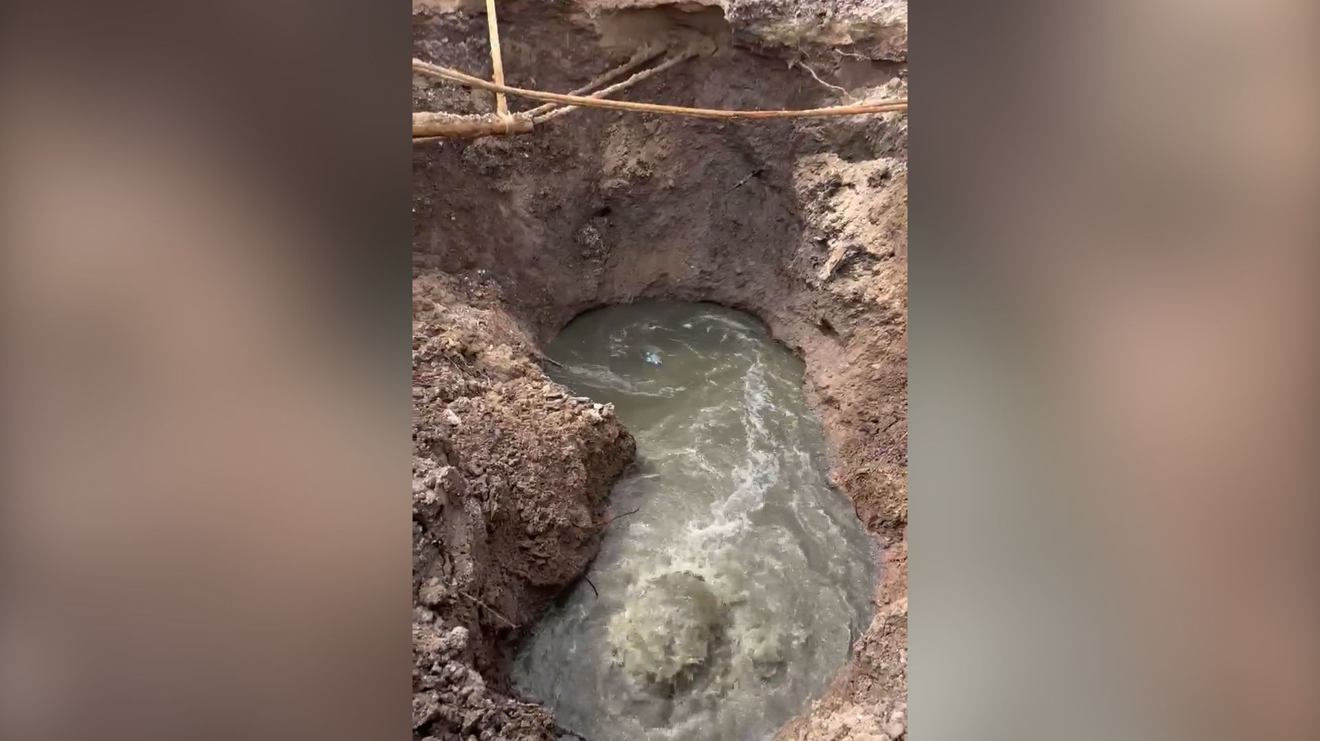 Коммунальная авария оставила без воды жителей Энгельса