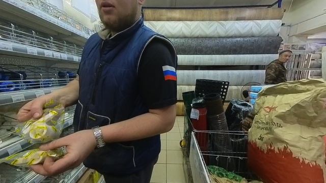 Сидим без воды продавец в шоке от меня.