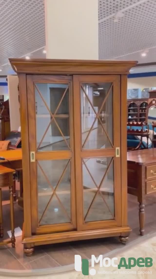 Витрина из массива МИГ618 от фабрики Satin Furniture (Индонезия)