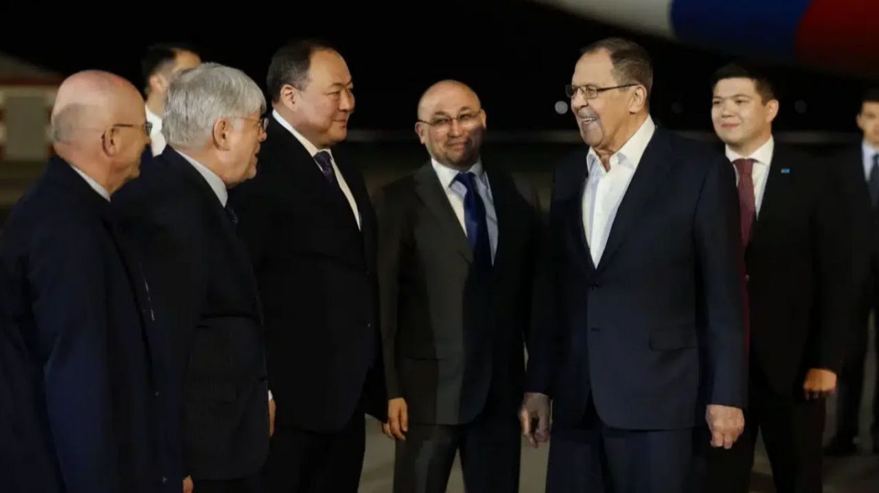 Глава МИД России Сергей Лавров прибыл в Казахстан с официальным визитом