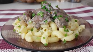 Куриные СЕРДЕЧКИ и ПЕЧЕНЬ  в сметанной заливке.