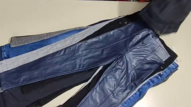 Лот 152 Джинсы Брюки Англия КРЕМ  1120 р-кг 9,3кг 25ед