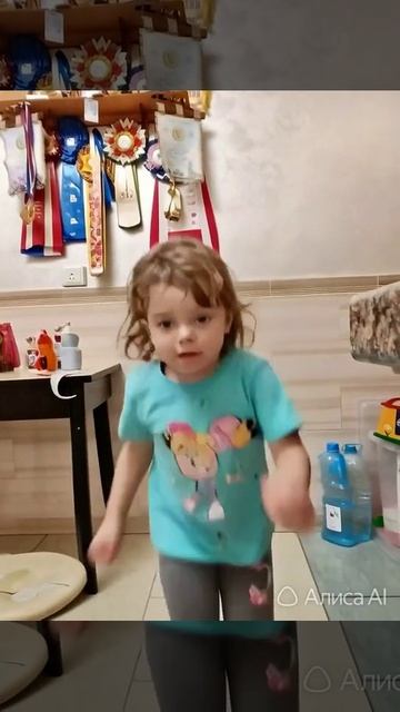 Смешные ИИ видео с младшей сестрой часть 3