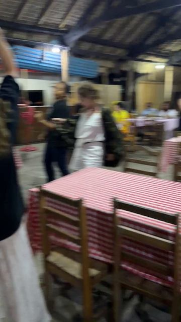 Танцуем и поем