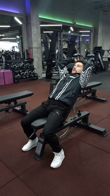 Разгибания предплечья с гантелью из-за головы