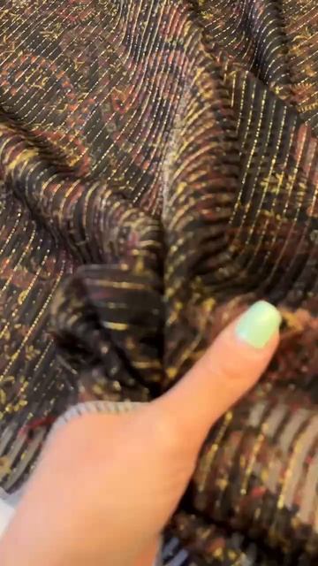 Воздушный шифон с принтом пейсли от Yves Saint Laurent из коллекции 2025г