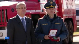 Глава Башкортостана Радий Хабиров вручил пожарным ключи от новой спасательной техники