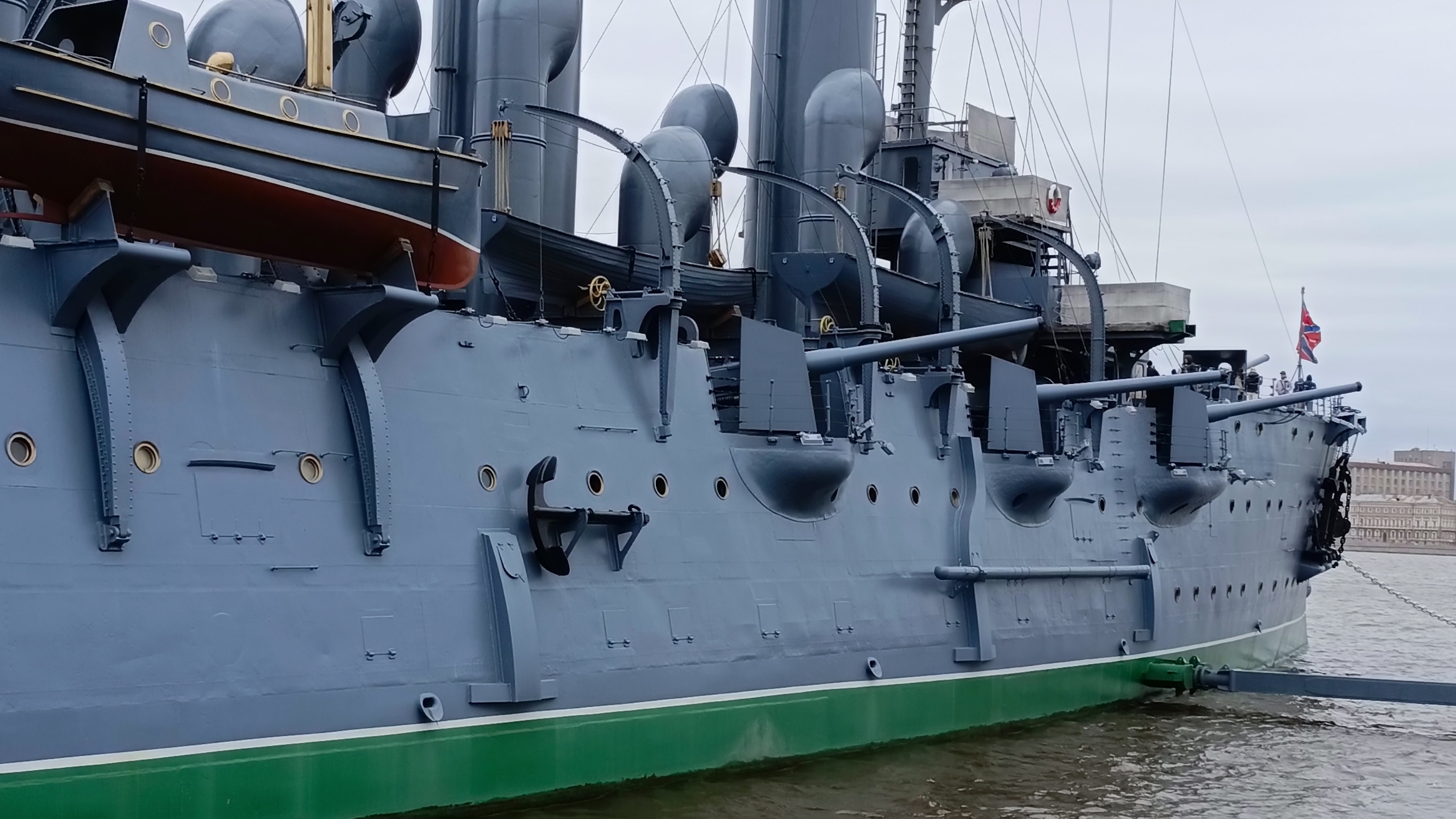 Обзор правого борта Крейсера Аврора.