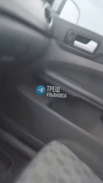 😱 Газель «потеряла» колесо во время движения по Президентскому мосту