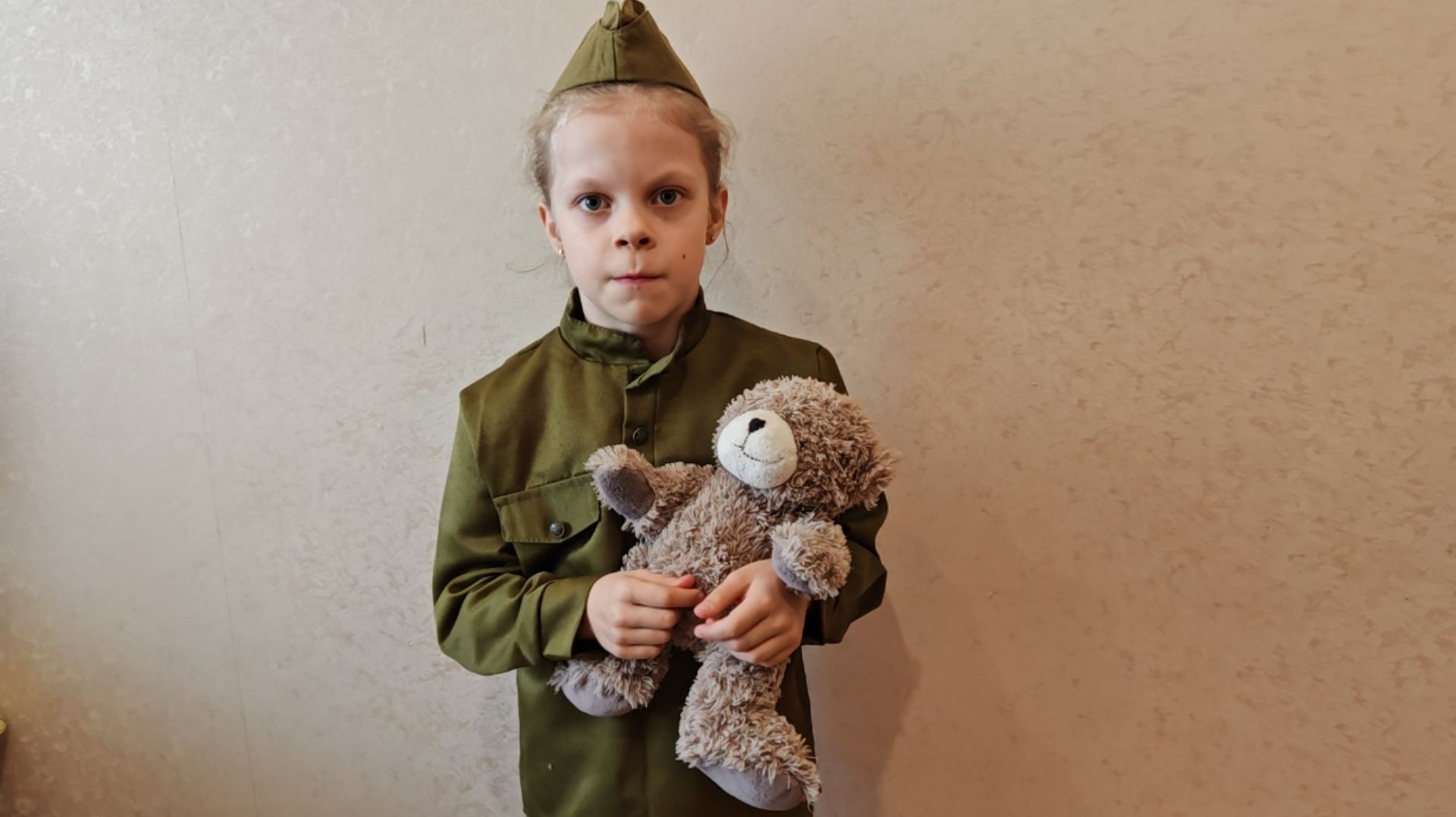 Андрейсонс Екатерина, 7 лет, Лора Тасси, Мишку утешала