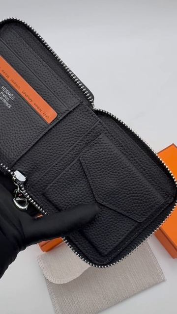 Эксклюзивный кошелёк Hermès.