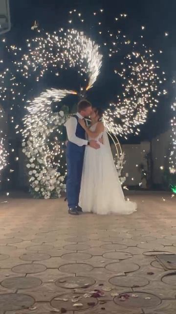 Пиротехника: вертушка-лучи + дорожка