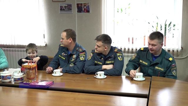 Трогательная встреча мальчика и пожарных, спасших ему жизнь, прошла в Нижнем Новгороде