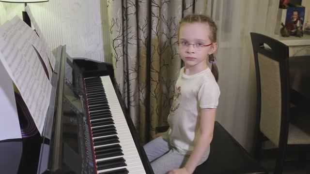 НЕ ДЛЯ МЕНЯ ...(Казачья народная) Дети поют. Виктория Викторовна. 7 лет.