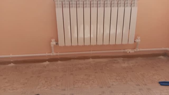 Делаю пластиковое отопление однотрубную систему . Сделал отопление во второй комнате .