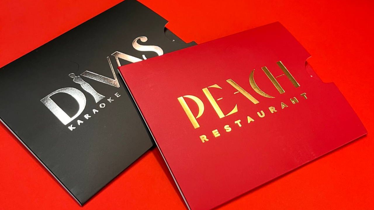 Картхолдеры с тиснением для ресторана: конверт для карты, который говорит о статусе