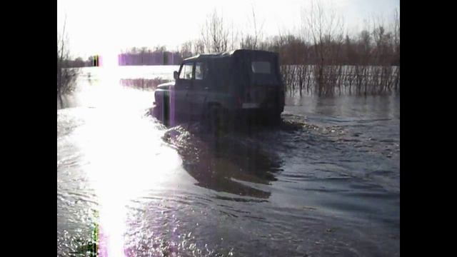 УАЗ-469 по  реке во льдах! Бездорожье полный привод!