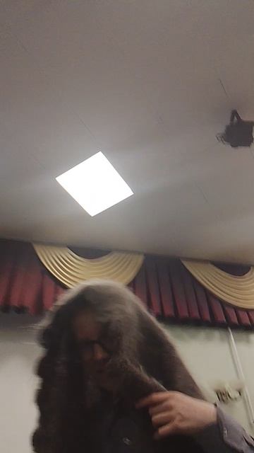 Уступи бабушке место!