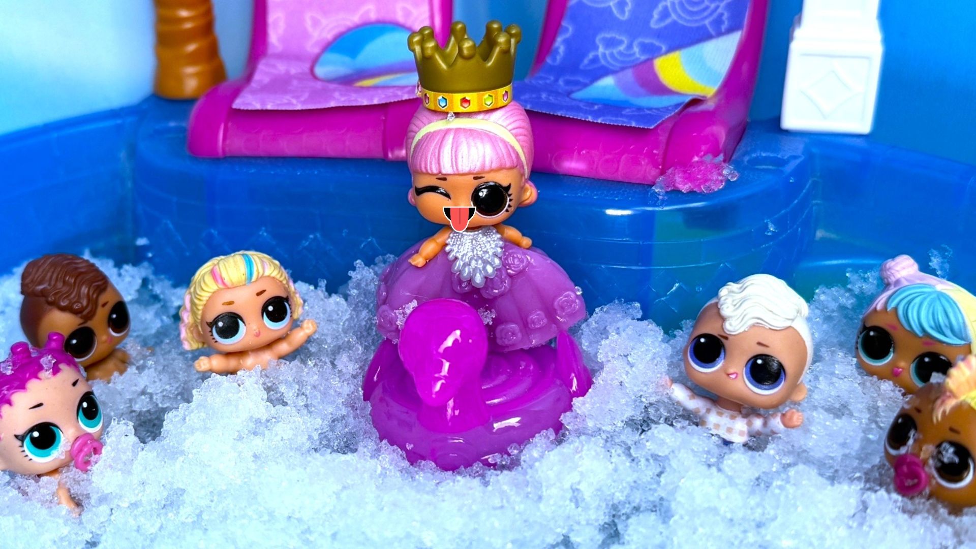 КОРОЛЕВА НЕ НАСТОЯЩАЯ😮👑 Куклы ЛОЛ сюрприз мультик пупсики в детском садике бассейн джелли бафф