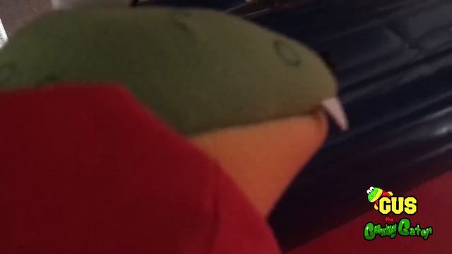 Pretend Play Indoor Playground And Learn Colors For Toddlers With Gus The Gummy Gator !