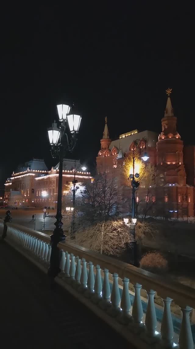 Ночная Москва, Кремль, около выхода с Красной площади. ч2.