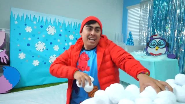 Snowball Fight VS Yeti! Arctic Adventure Fun Obby Games