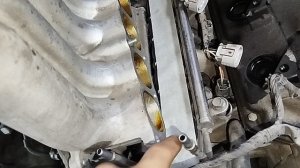 замена свечей на 3.0-литровый V6 двигатель Митсубиси 6G72 «Паджеро 2014»