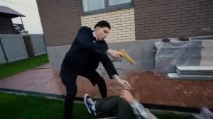 А4: богатый vs бедный шпион.