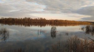 Спадает вода,река-Ока.