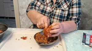 1.05.26. Не хочет есть корм с лекарством. Готовим вкусную грудиночку.