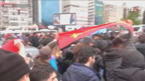 Первомайское шествие в Стамбуле закончилось дракой с полицией