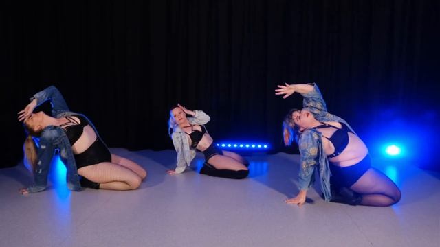 Beginner Neo Burlesque - Supermassive Black Hole - Performance on Film