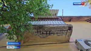 Вода течёт по стенам, капает на электроприборы, а крыши не ремонтировали десятилетиями