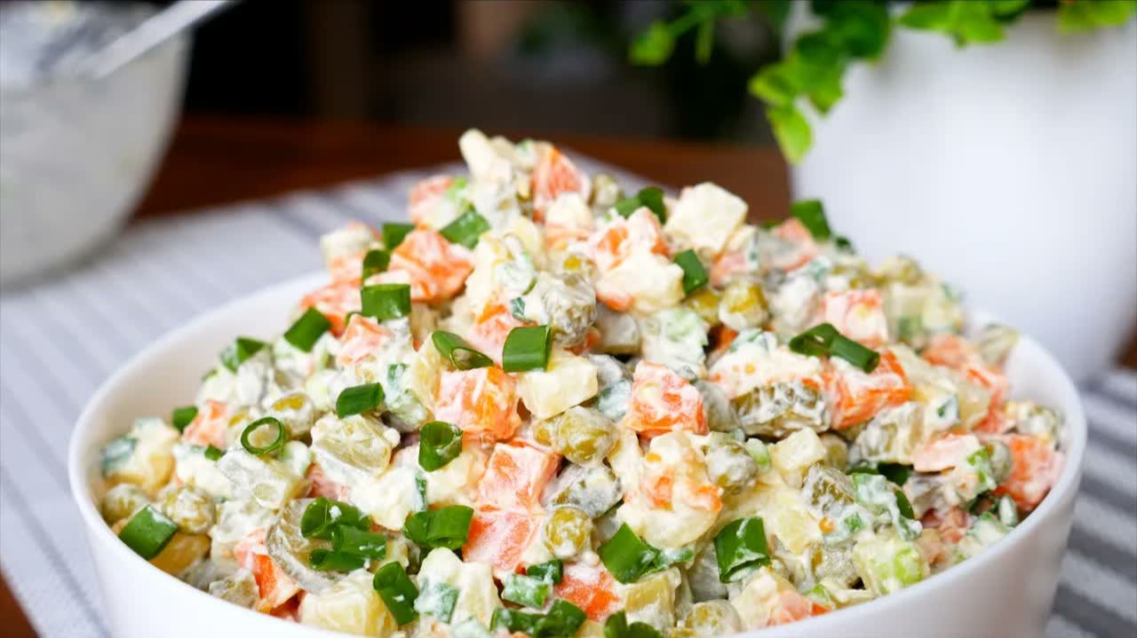 Знаменитый ну очень вкусный салат за 5 минут. Польский картофельный салат - сокровище! смотреть онлайн