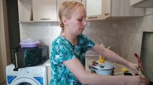 Готовлю борщ с халапеньо! 😋 Крадуля Мася и как я чуть пачку кетчупа не съела😄