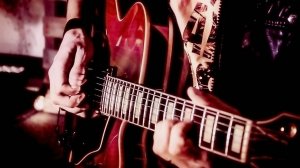 Guthrie Govan playing to B.B. King style track!