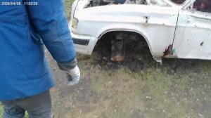 Снимаю распредвалы с белой Волги (архив).